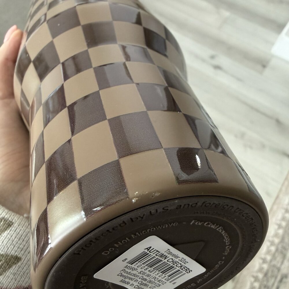 “Autumn Checkers" Seasonal HydroJug 32oz Traveler Tumbler - Picture 5 of 8